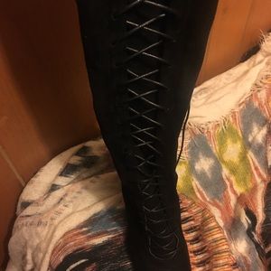 NINE WEST LACED UP BOOTS